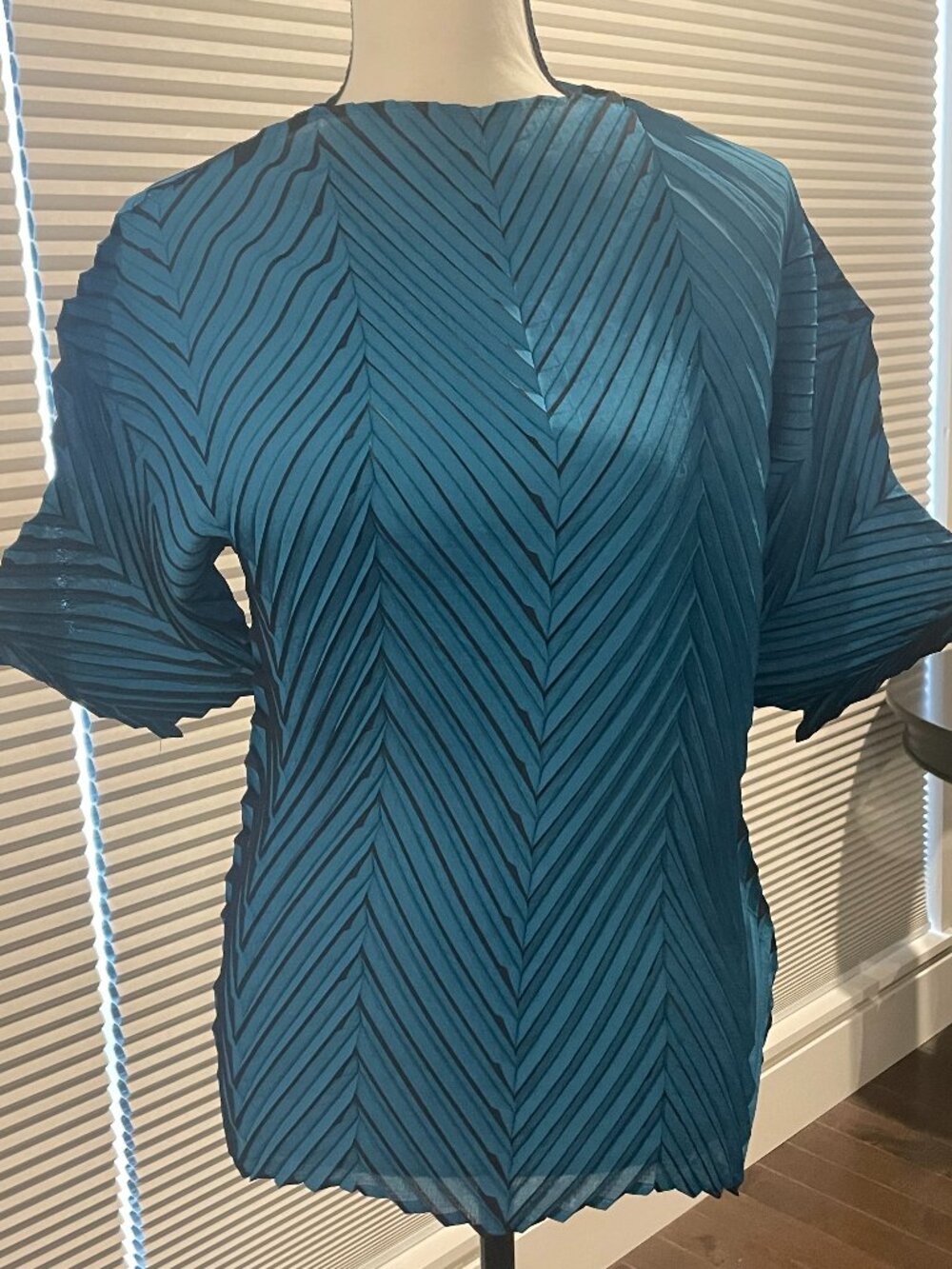 Stretch Teal Chevron Style Short Sleeve Top by M Concept - Size Medium